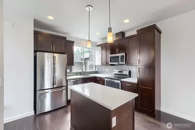 911 N 104th Street #B, Seattle, WA 98133 - Photo 9