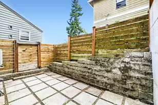 911 N 104th St, Seattle, WA 98133 - Photo 33