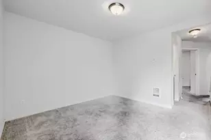 911 N 104th St, Seattle, WA 98133 - Photo 25