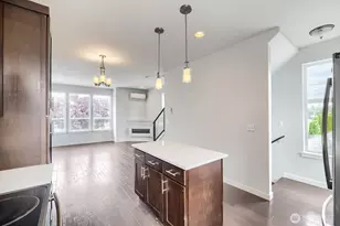 911 N 104th St, Seattle, WA 98133 - Photo 11