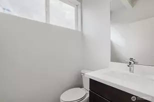 911 N 104th St, Seattle, WA 98133 - Photo 31