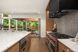 10856 NE 12th St, Bellevue, WA 98004 - Photo 9
