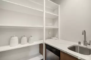 10856 NE 12th St, Bellevue, WA 98004 - Photo 13