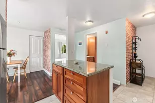 300 10th Ave, Seattle, WA 98122 - Photo 7