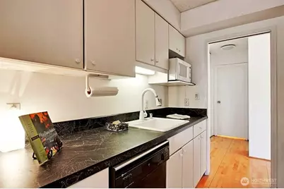 2100 3rd Avenue #501, Seattle, WA 98121 - Photo 7