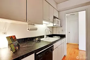 2100 3rd Ave, Seattle, WA 98121 - Photo 7
