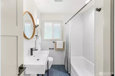 210 N 115th Street, Seattle, WA 98133 - Photo 17