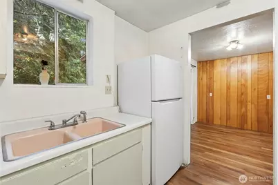 15825 76th Place NE, Kenmore, WA 98028 - Photo 9