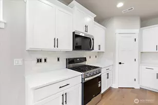 221 156th Pl SW, Lynnwood, WA 98087 - Photo 11