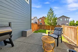 18817 Village Pkwy E, Bonney Lake, WA 98391 - Photo 23