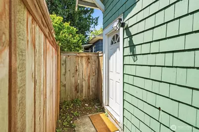 303 N 64th Street, Seattle, WA 98103 - Photo 21