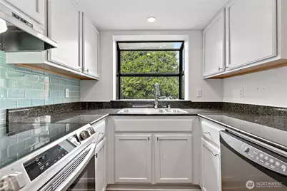8816 Nesbit Avenue N #101, Seattle, WA 98103 - Photo 5