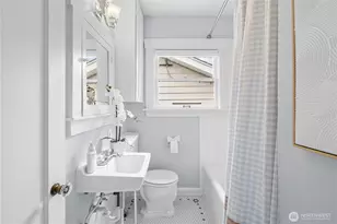 7520 Linden Ave N, Seattle, WA 98103 - Photo 13
