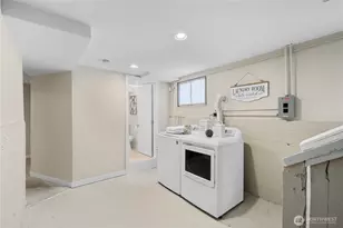 7520 Linden Ave N, Seattle, WA 98103 - Photo 23