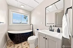 285 N 2nd St, Kalama, WA 98625 - Photo 17