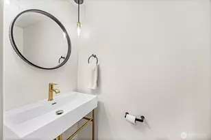 210 N 115th St, Seattle, WA 98133 - Photo 27