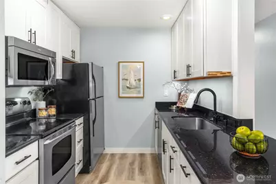 6401 Lake Washington Boulevard NE #307, Kirkland, WA 98033 - Photo 7