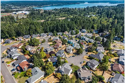 10247 Hamilton Place NW, Silverdale, WA 98383 - Photo 5