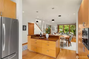 722 NE Vineyard Ln, Bainbridge Island, WA 98110 - Photo 15