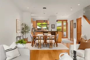 722 NE Vineyard Ln, Bainbridge Island, WA 98110 - Photo 9