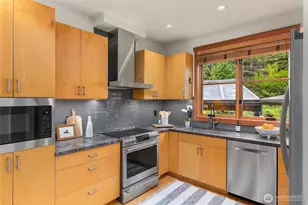 722 NE Vineyard Ln, Bainbridge Island, WA 98110 - Photo 13