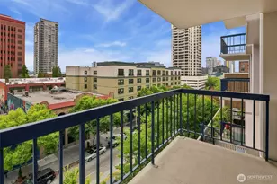 2100 3rd Ave, Seattle, WA 98121 - Photo 27