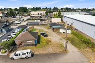 1642 3rd St, Enumclaw, WA 98022 - Photo 1