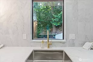 4011 SW Maryland Pl, Seattle, WA 98116 - Photo 11