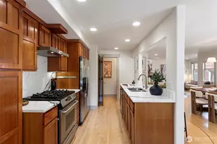 4423 Phinney Ave N, Seattle, WA 98103 - Photo 9