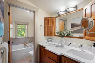 4423 Phinney Ave N, Seattle, WA 98103 - Photo 15