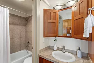 4423 Phinney Ave N, Seattle, WA 98103 - Photo 21