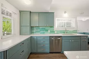 10532 Evanston Ave N, Seattle, WA 98133 - Photo 17