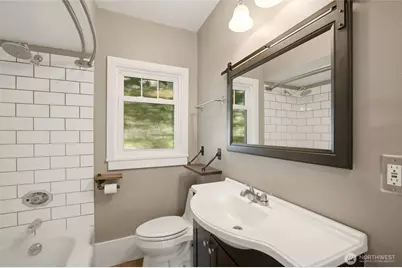10532 Evanston Avenue N, Seattle, WA 98133 - Photo 13