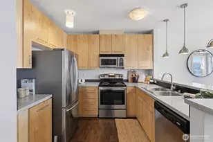 655 Crockett St, Seattle, WA 98109 - Photo 9