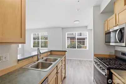 560 225th Lane NE #B101, Sammamish, WA 98074 - Photo 15