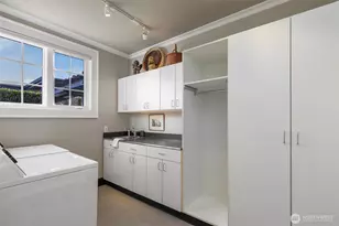 9400 Vineyard Crest, Bellevue, WA 98004 - Photo 27