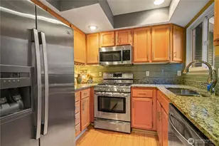 9406 Linden Ave N, Seattle, WA 98103 - Photo 13
