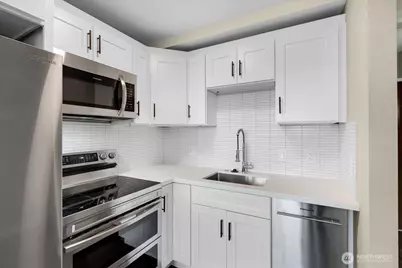2100 3rd Avenue #2104, Seattle, WA 98121 - Photo 3
