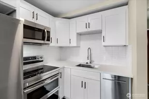 2100 3rd Ave, Seattle, WA 98121 - Photo 3