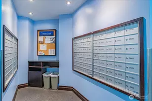 2100 3rd Ave, Seattle, WA 98121 - Photo 25