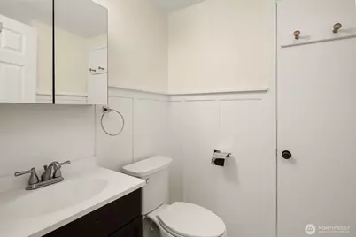16204 Main Street, Bellevue, WA 98008 - Photo 17