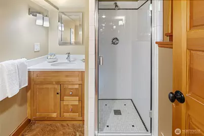 2217 Federal Avenue E, Seattle, WA 98102 - Photo 27