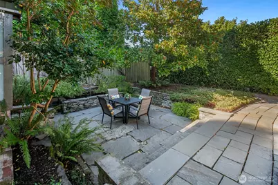 2217 Federal Avenue E, Seattle, WA 98102 - Photo 31