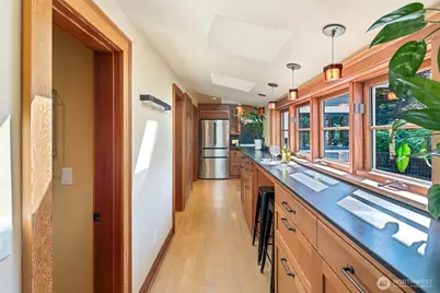 2217 Federal Avenue E, Seattle, WA 98102 - Photo 15