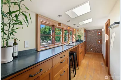 2217 Federal Avenue E, Seattle, WA 98102 - Photo 13
