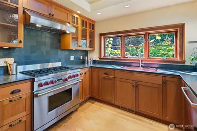 2217 Federal Avenue E, Seattle, WA 98102 - Photo 11