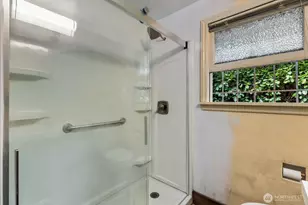 9525 7th Ave NW, Seattle, WA 98117 - Photo 13