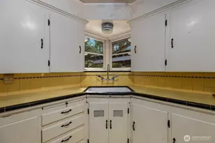 9525 7th Ave NW, Seattle, WA 98117 - Photo 5