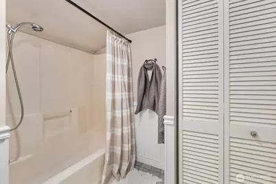 8106 8th Avenue NW, Seattle, WA 98117 - Photo 17