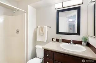 566 Prospect St, Seattle, WA 98109 - Photo 13